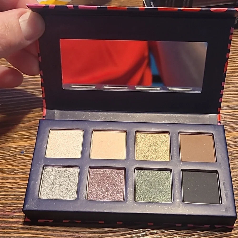 Avon Eyeshadow Palette - Used Lightly